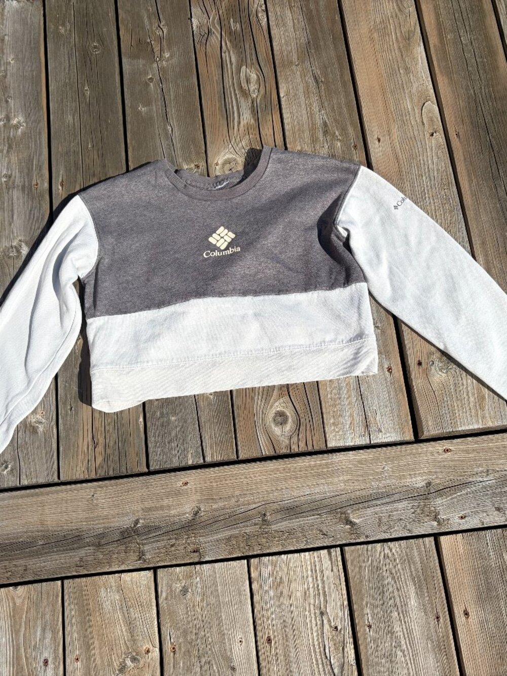 Columbia Cropped Sweatshirt in Size S